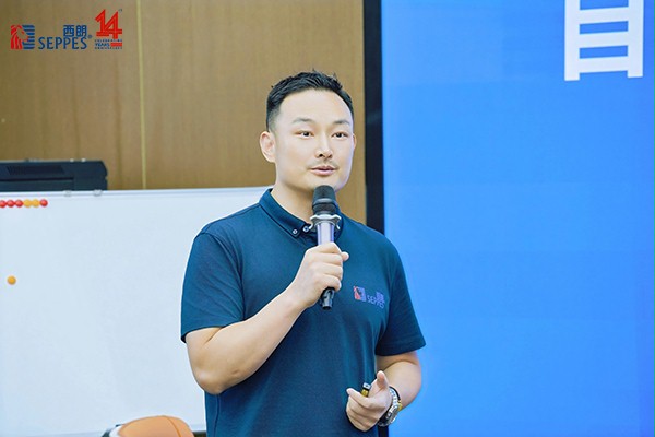 冰球突破app下载门业董事长杨元嘉做跨境电商品牌出海主题分享