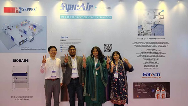 冰球突破app下载门业合影