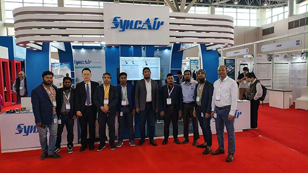 冰球突破app下载门业合影