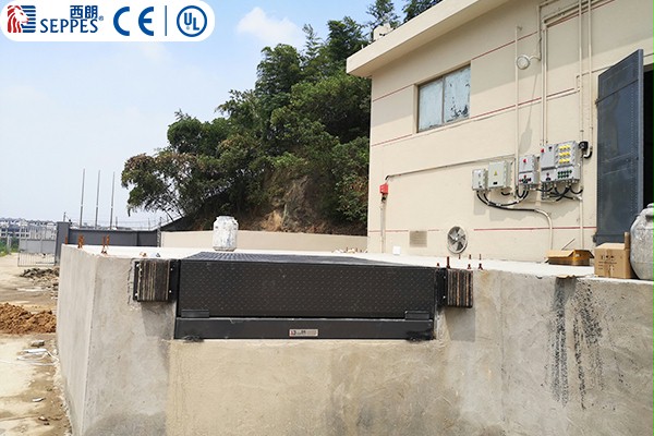 翻板式液压平台